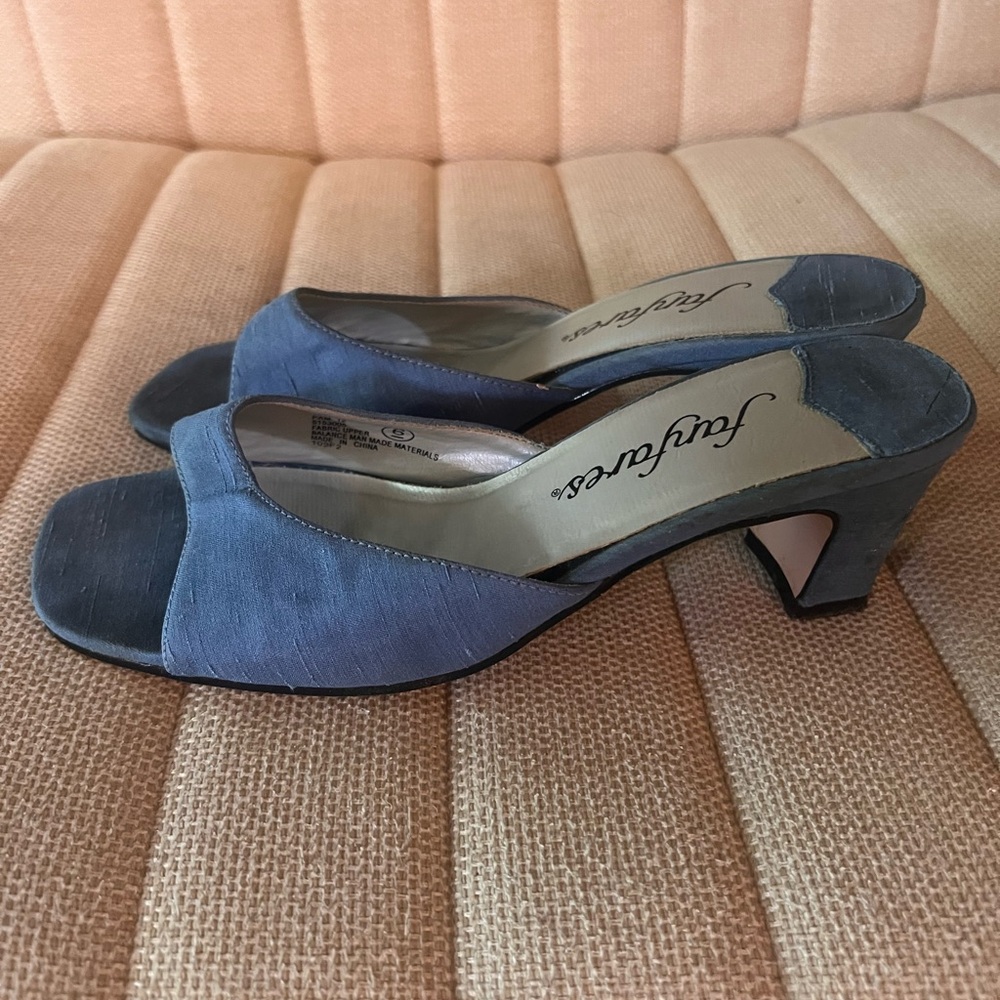 Vintage Fanfares Elegant Blue Open-Toe Heels